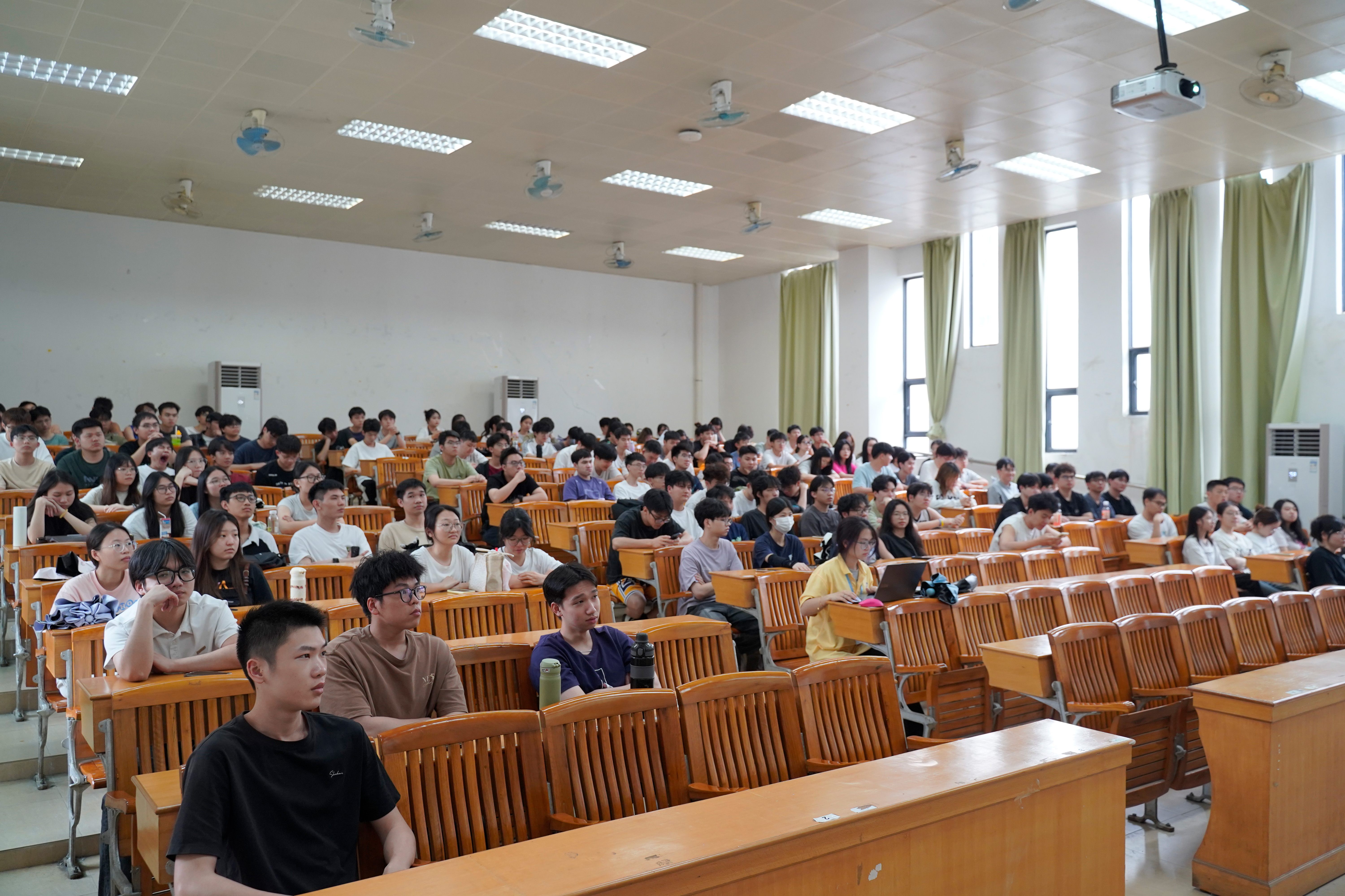 学生照片2.JPG